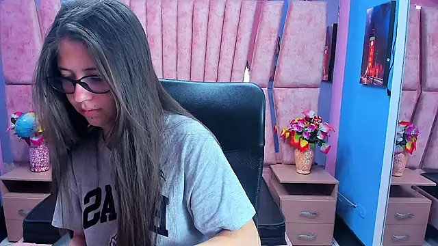 sarah sweett  online show from 02-14-26, 03:01