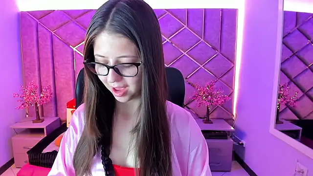 sarah sweett  online show from 07-24-26, 02:02