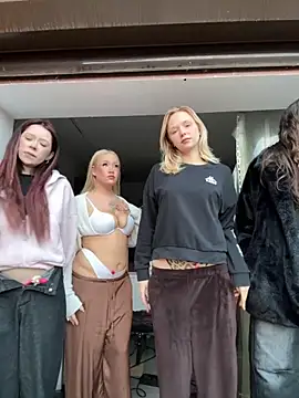 RollDolls online show from 11-29-25, 05:07