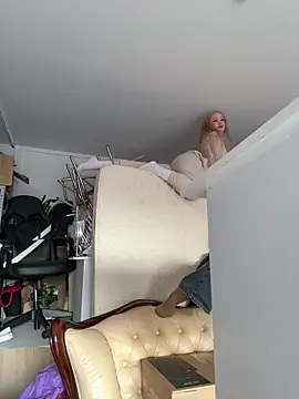 RollDolls online show from 10-27-25, 05:08