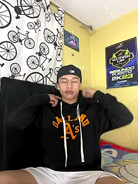 lyan t2 online show from 10-17-25, 04:38