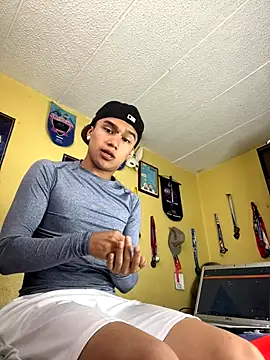 lyan t2 online show from 10-18-25, 03:47