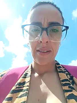 Jade 1-9 online show from 10-21-25, 02:27