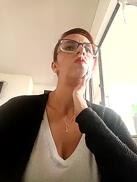 Jade 1-9 online show from 11-28-25, 02:39