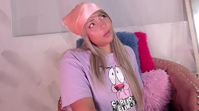 Molly Logan online show from 11-26-25, 08:53