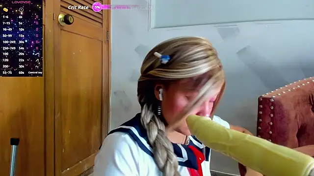 Molly Logan online show from 12-18-25, 08:23