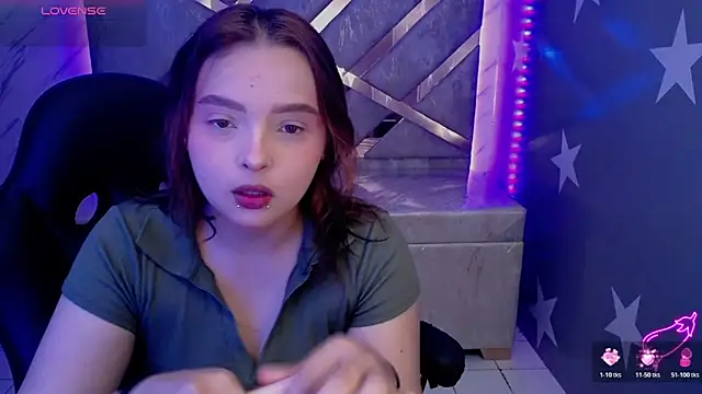 Snapshot of mia_foster_t chatting on 05-11-26, 01:23 mia foster t online show from 05-11-26, 01:23
