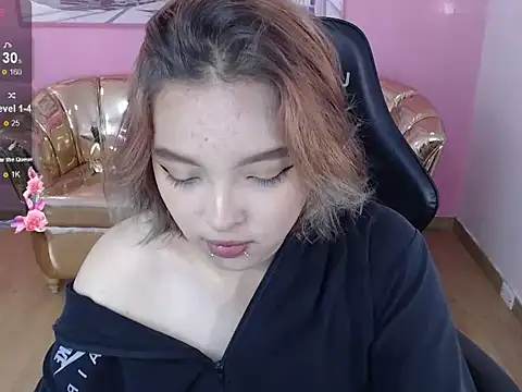 mia foster t online show from 10-28-25, 12:37