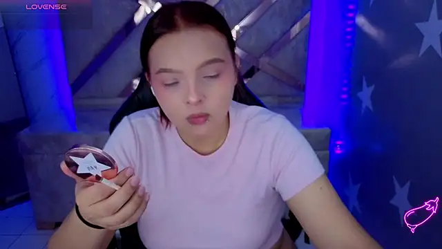 Snapshot of mia_foster_t chatting on 05-20-26, 01:08 mia foster t online show from 05-20-26, 01:08