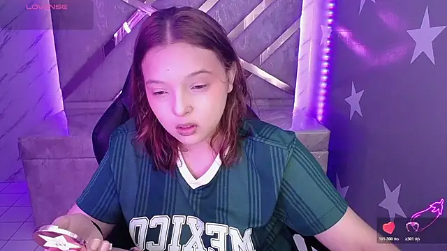 Snapshot of mia_foster_t chatting on 05-12-26, 01:17 mia foster t online show from 05-12-26, 01:17