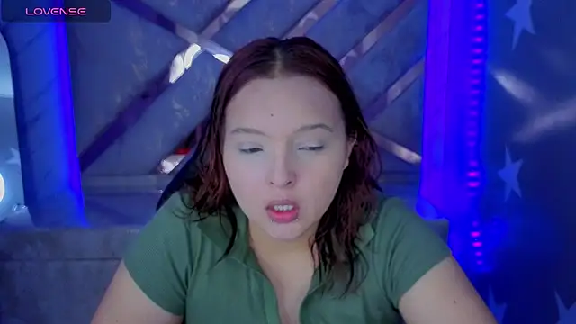 Snapshot of mia_foster_t chatting on 06-17-26, 01:21 mia foster t online show from 06-17-26, 01:21