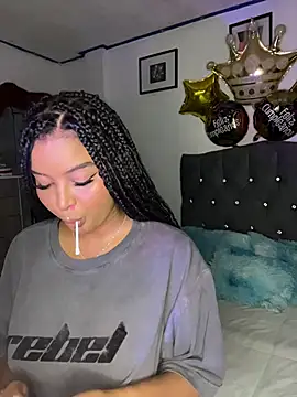 Snapshot of mitschellfox21 chatting on 01-06-26, 01:42 mitschellfox21 online show from 01-06-26, 01:42