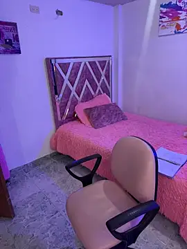 Snapshot of mitschellfox21 chatting on 11-04-25, 04:27 mitschellfox21 online show from 11-04-25, 04:27