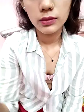Snapshot of night_queeen7 chatting on 10-10-25, 05:58 night queeen7 online show from 10-10-25, 05:58