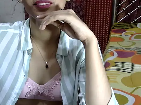Snapshot of night_queeen7 chatting on 10-06-25, 12:12 night queeen7 online show from 10-06-25, 12:12