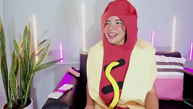 Snapshot of Jules_Angel chatting on 10-31-25, 01:41 Jules Angel online show from 10-31-25, 01:41