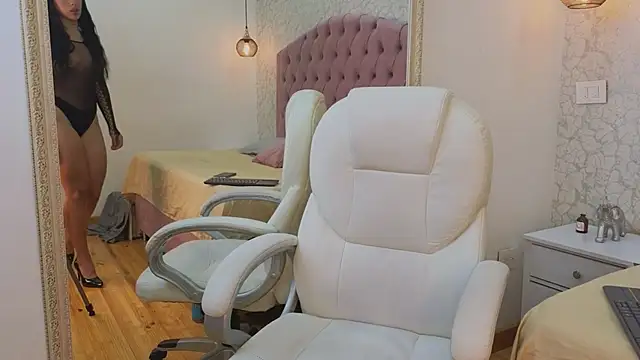Snapshot of Vanessa_Rain_ chatting on 10-19-25, 07:49 Vanessa Rain online show from 10-19-25, 07:49