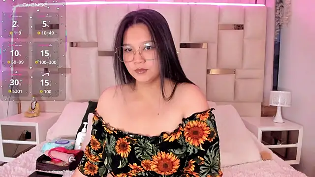 Snapshot of Isarose_ chatting on 10-21-25, 10:25 Isarose online show from 10-21-25, 10:25