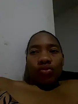 Snapshot of Charlotte_ebony_ chatting on 10-19-25, 02:25 Charlotte ebony online show from 10-19-25, 02:25