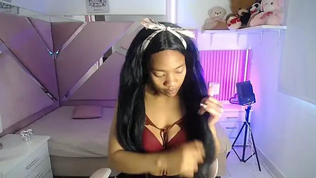 Snapshot of Charlotte_ebony_ chatting on 10-16-25, 12:57 Charlotte ebony online show from 10-16-25, 12:57