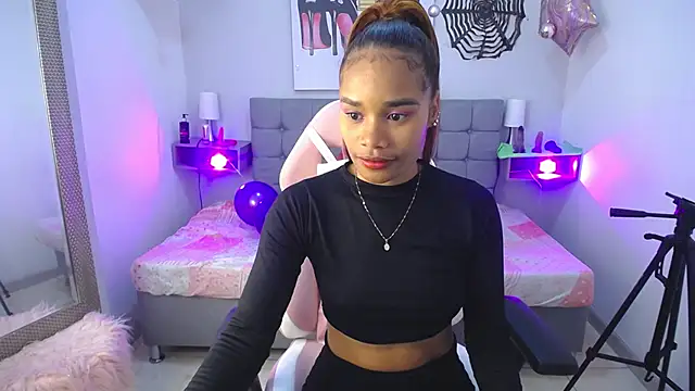 ingrid03 taffur online show from 11-04-25, 07:50