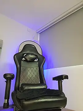 johnjaguar1  online show from 06-10-26, 12:39