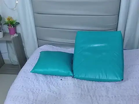 Snapshot of Candela_Dubout chatting on 02-05-26, 12:34 Candela Dubout online show from 02-05-26, 12:34