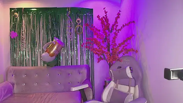 Snapshot of Summer_miller chatting on 03-17-26, 11:35 Summer miller online show from 03-17-26, 11:35