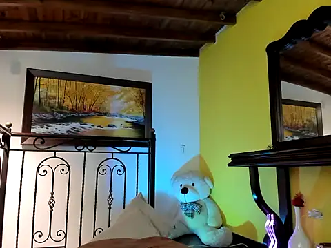 Zulyhenao online show from 10-30-25, 04:55