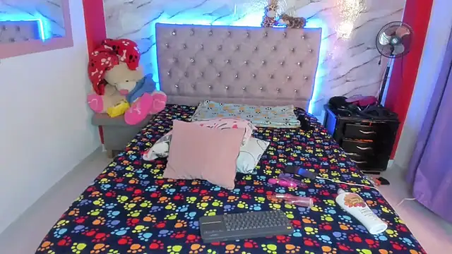 Stefany Andruw online show from 11-09-25, 04:16