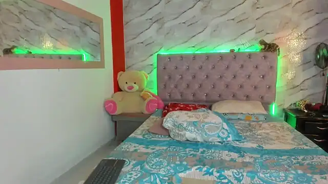 Stefany Andruw online show from 11-05-25, 01:47