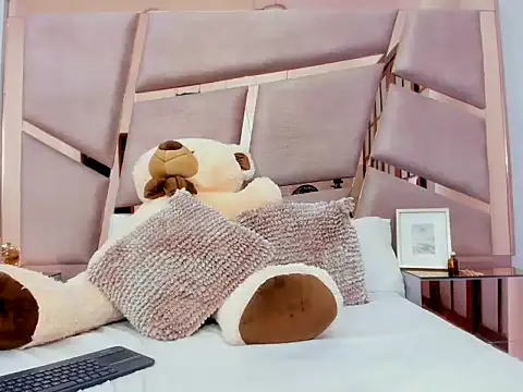 ValentineRouse online show from 10-11-25, 08:54