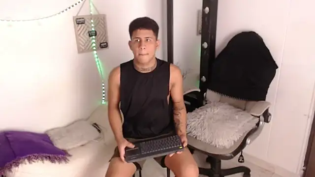 Dylan horny online show from 10-10-25, 01:34