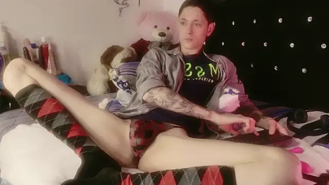 Tyler cat online show from 04-14-26, 08:19