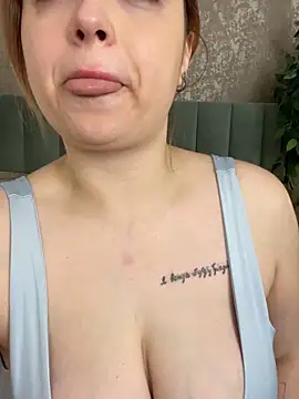 KellyMoors online show from 10-09-25, 01:17