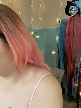 KellyMoors online show from 10-30-25, 01:15