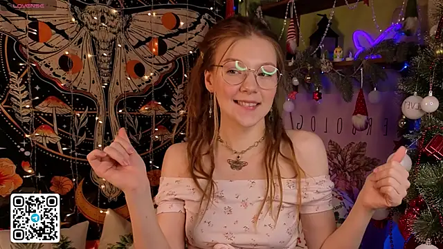 lyra thenymph online show from 12-19-25, 12:14