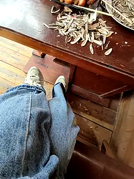 Lili 2love online show from 11-12-25, 01:43