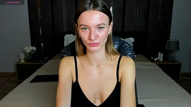 EvaToniz online show from 10-08-25, 01:18