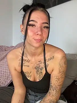 Snapshot of YoungZoexx chatting on 10-14-25, 10:05 YoungZoexx online show from 10-14-25, 10:05