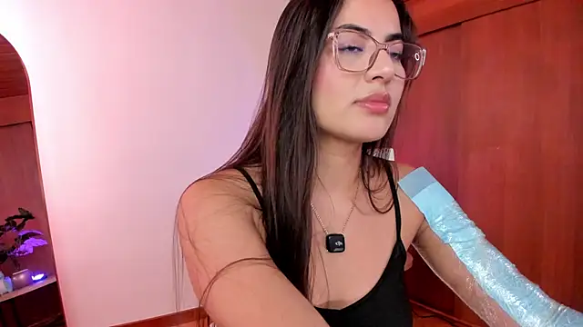 Snapshot of sarita_3 chatting on 06-11-26, 09:45 sarita 3 online show from 06-11-26, 09:45