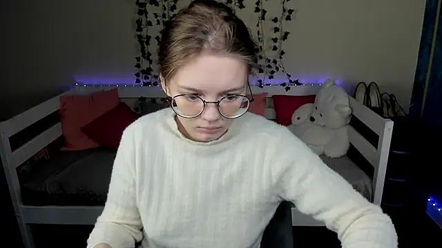 Snapshot of shy_elina01 chatting on 10-22-25, 10:25 shy elina01 online show from 10-22-25, 10:25