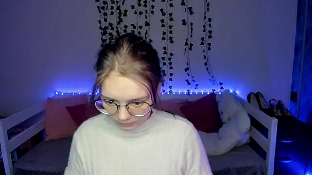 Snapshot of shy_elina01 chatting on 10-18-25, 10:39 shy elina01 online show from 10-18-25, 10:39