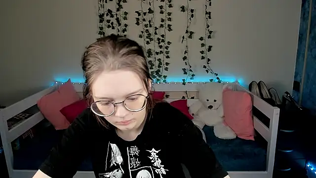 Snapshot of shy_elina01 chatting on 10-13-25, 10:28 shy elina01 online show from 10-13-25, 10:28