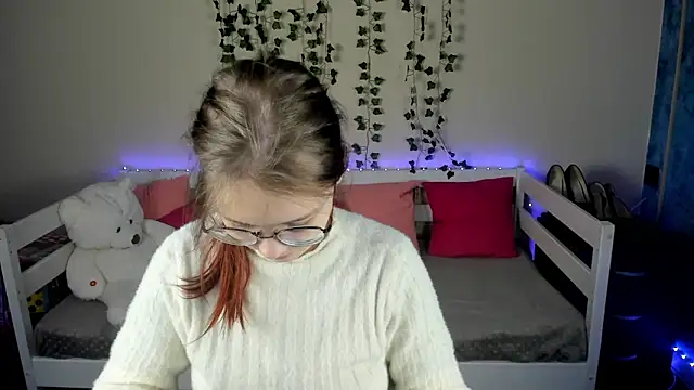 Snapshot of shy_elina01 chatting on 10-20-25, 10:27 shy elina01 online show from 10-20-25, 10:27