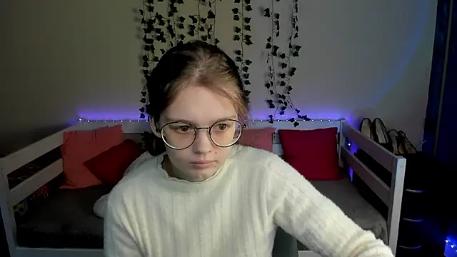 Snapshot of shy_elina01 chatting on 10-21-25, 10:25 shy elina01 online show from 10-21-25, 10:25