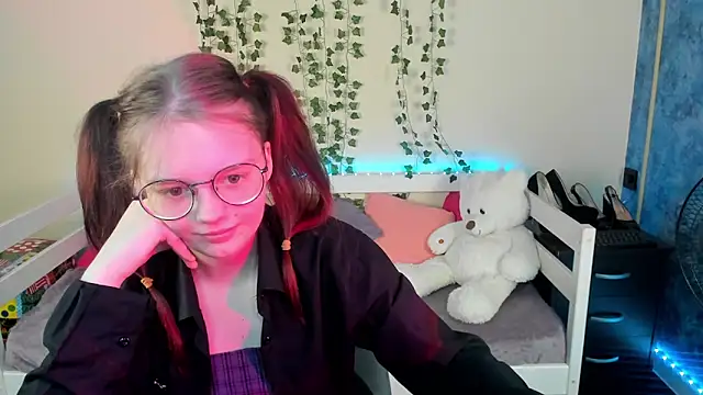 Snapshot of shy_elina01 chatting on 10-02-25, 11:46 shy elina01 online show from 10-02-25, 11:46