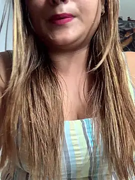 Snapshot of hottylover03 chatting on 10-19-25, 08:39 hottylover03 online show from 10-19-25, 08:39