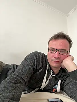 viktor1992-1-1 online show from 03-06-26, 07:14