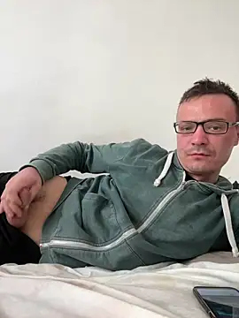 viktor1992-1-1 online show from 03-15-26, 07:04